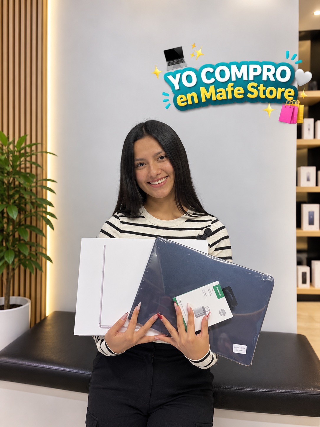 Cliente de Mafe Store con su compra