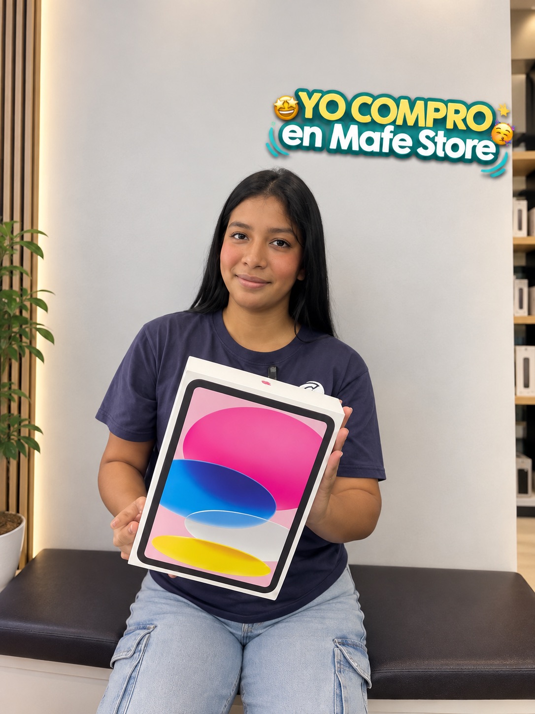Cliente de Mafe Store con su compra